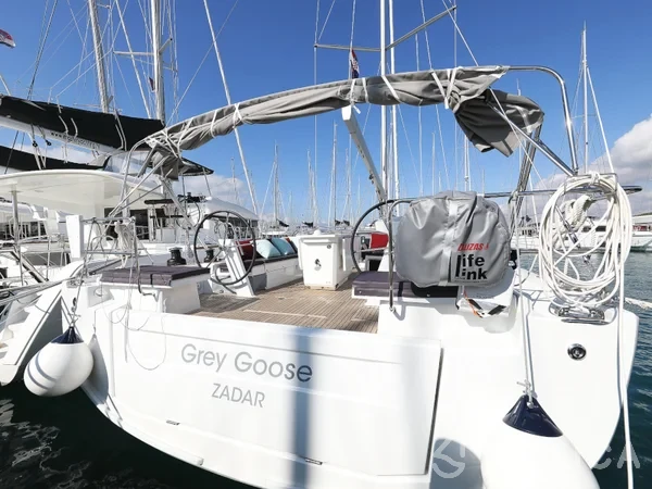 Oceanis 51.1 - Yacht Charter Sailica