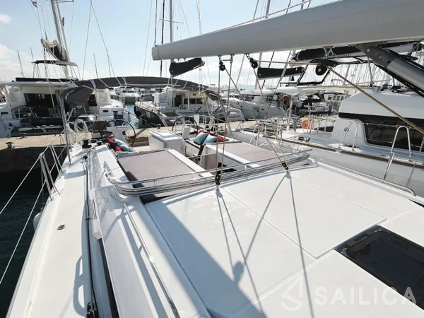 Oceanis 51.1 - Yacht Charter Sailica
