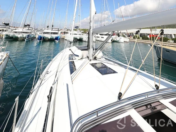 Oceanis 51.1 - Yacht Charter Sailica