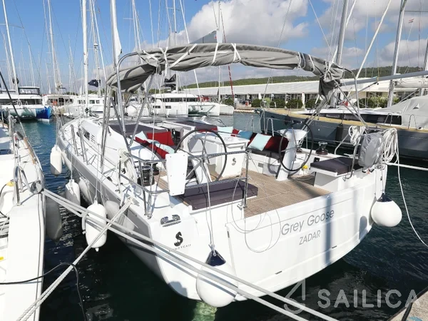 Oceanis 51.1 - Yacht Charter Sailica