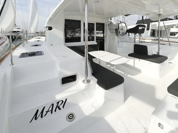 Lagoon 40 - Yacht Charter Sailica