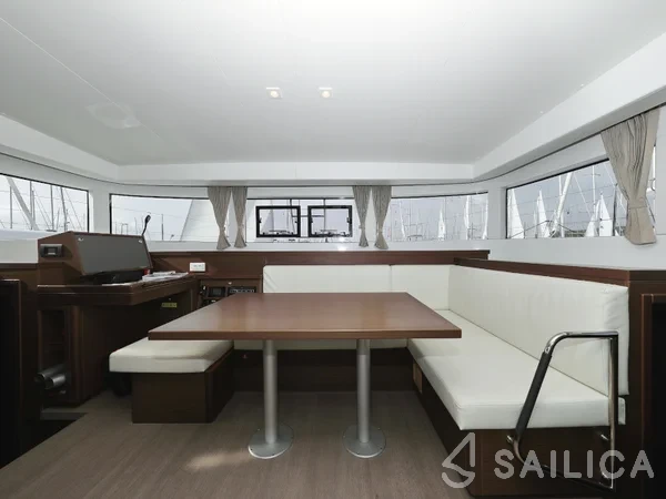 Lagoon 40 - Yacht Charter Sailica