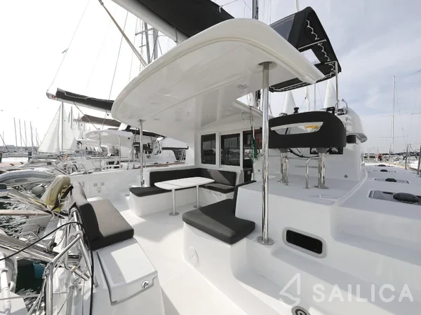 Lagoon 40 - Yacht Charter Sailica