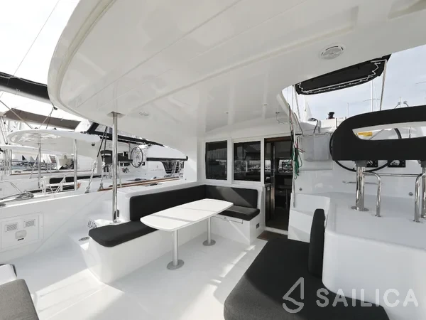 Lagoon 40 - Yacht Charter Sailica