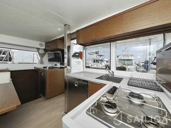 Lagoon 40 - Yacht Charter Sailica