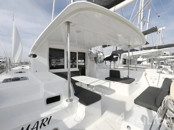 Lagoon 40 - Yacht Charter Sailica