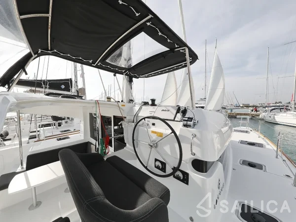 Lagoon 40 - Yacht Charter Sailica