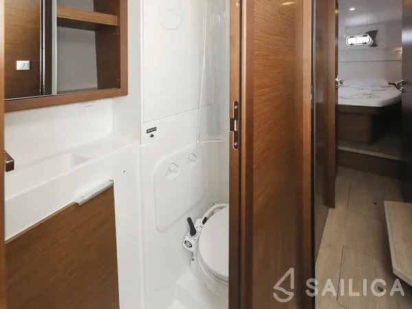 Lagoon 40 - Yacht Charter Sailica