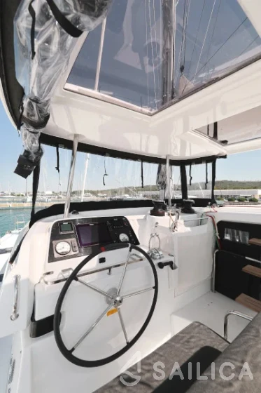 Lagoon 42 - Yacht Charter Sailica