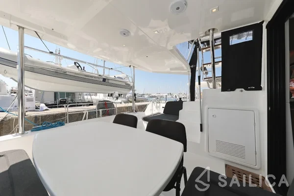 Lagoon 42 - Yacht Charter Sailica