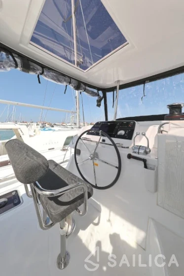 Lagoon 42 - Yacht Charter Sailica