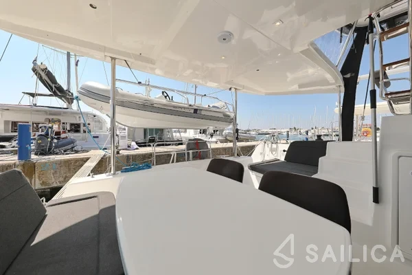 Lagoon 42 - Yacht Charter Sailica