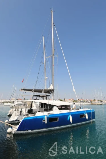 Lagoon 42 - Yacht Charter Sailica