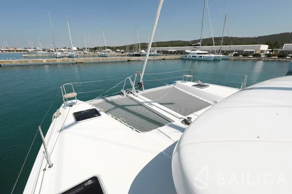 Lagoon 42 - Yacht Charter Sailica