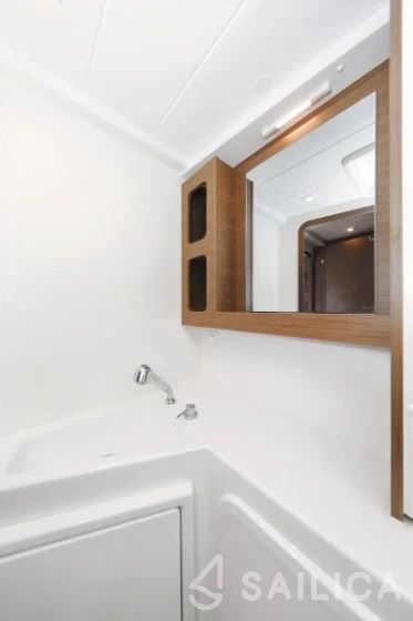 Lagoon 42 - Yacht Charter Sailica