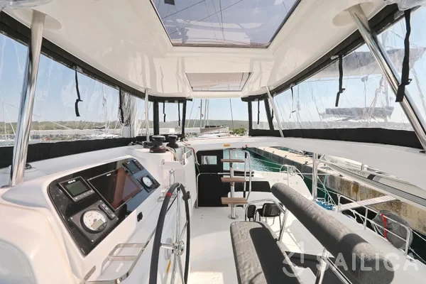 Lagoon 42 - Yacht Charter Sailica
