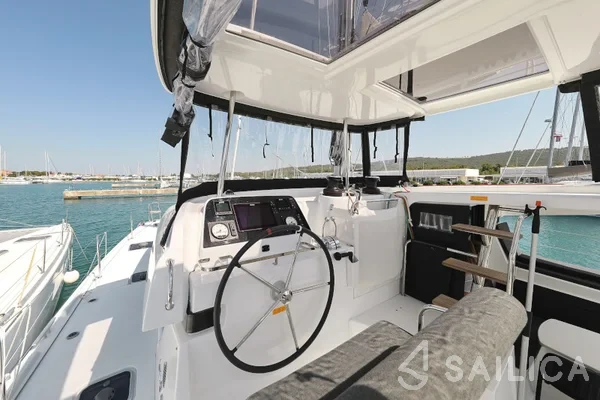 Lagoon 42 - Yacht Charter Sailica
