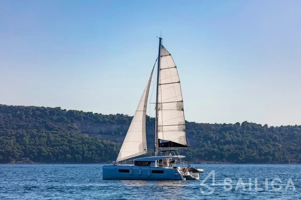 Lagoon 40 - Yacht Charter Sailica