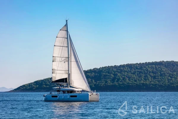 Lagoon 40 - Yacht Charter Sailica