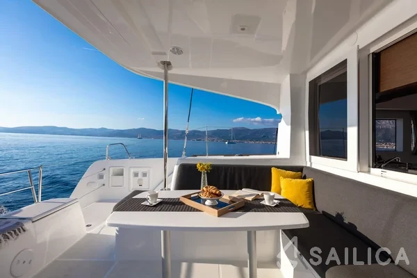 Lagoon 40 - Yacht Charter Sailica