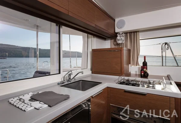 Lagoon 40 - Yacht Charter Sailica