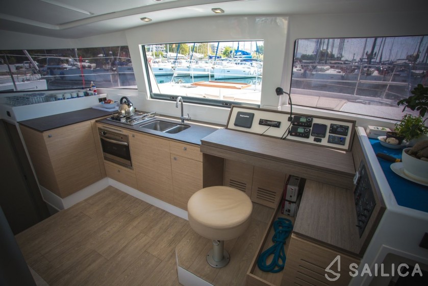 Bali 4.0 - 4 + 2 cab. - Yacht Charter Sailica
