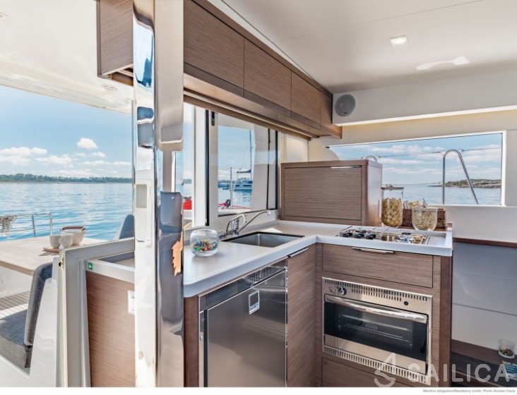 Lagoon 40 - 3 cab - Yacht Charter Sailica
