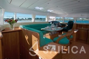 Lagoon Power 43 - Yacht Charter Sailica