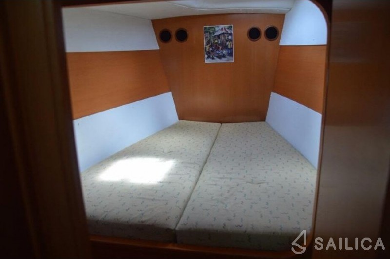 Lagoon Power 43 - Yacht Charter Sailica