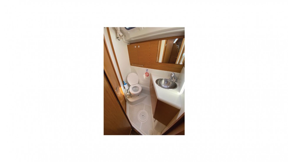 Jeanneau 53 - Yacht Charter Sailica