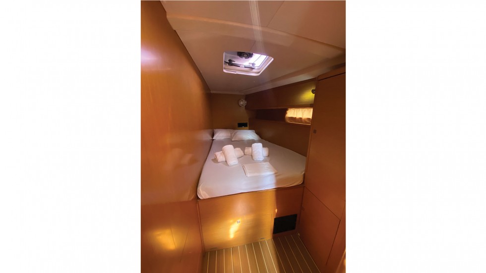 Jeanneau 53 - Yacht Charter Sailica