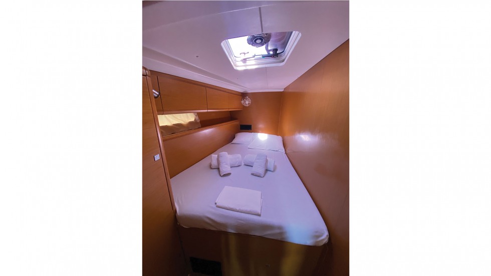 Jeanneau 53 - Yacht Charter Sailica