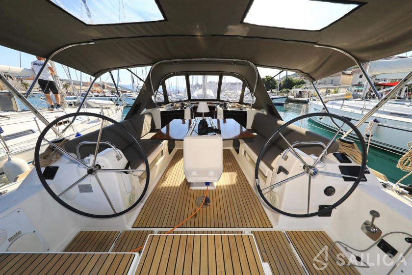 Dufour 412 GL - Yacht Charter Sailica
