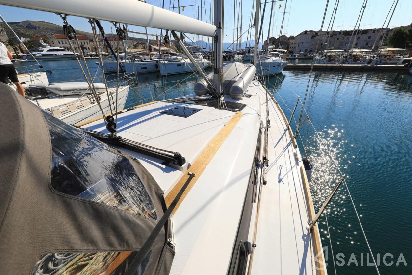 Dufour 412 GL - Yacht Charter Sailica