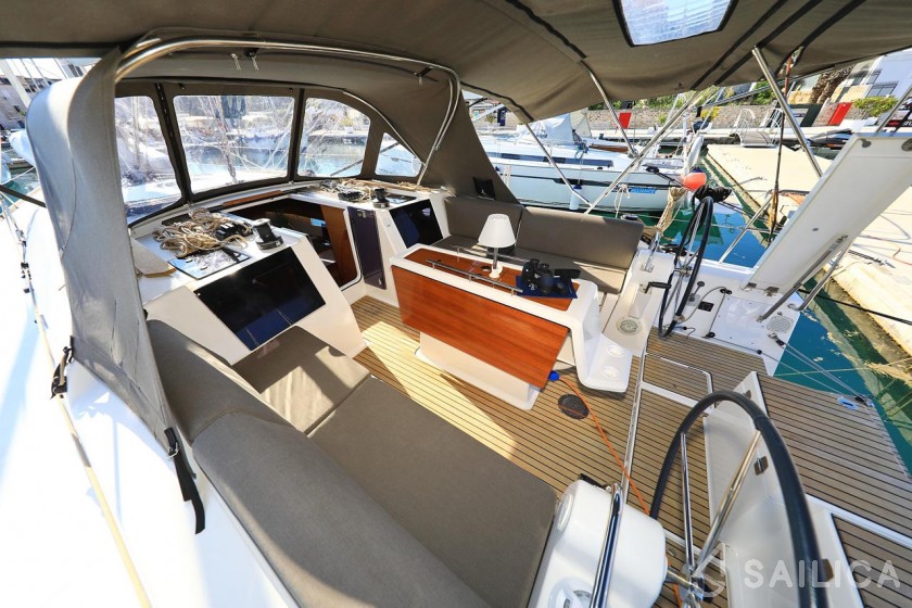 Dufour 412 GL - Yacht Charter Sailica