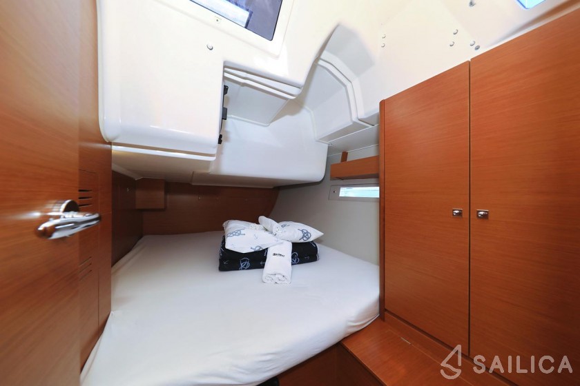 Dufour 412 GL - Yacht Charter Sailica