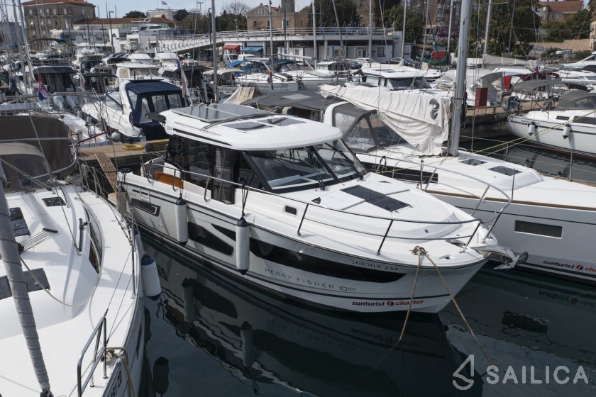 Merry Fisher 1095 - Yacht Charter Sailica