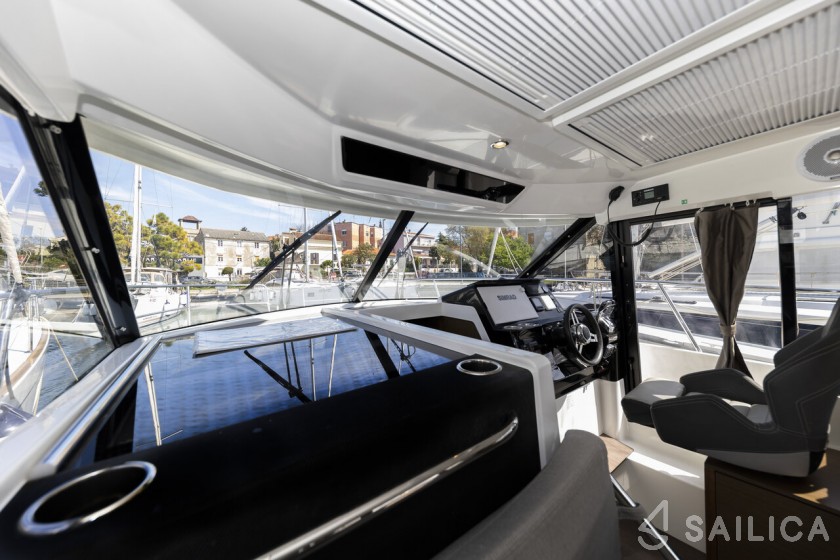 Merry Fisher 1095 - Yacht Charter Sailica