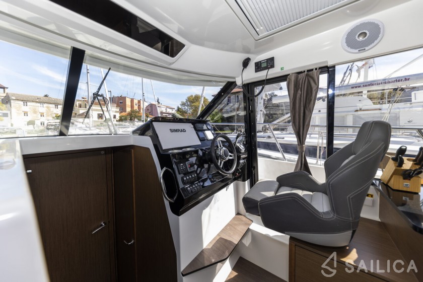 Merry Fisher 1095 - Yacht Charter Sailica
