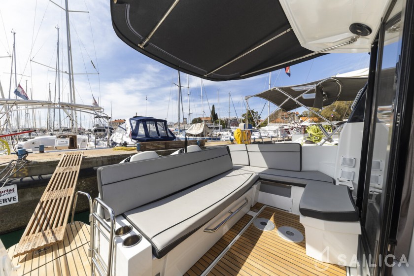 Merry Fisher 1095 - Yacht Charter Sailica