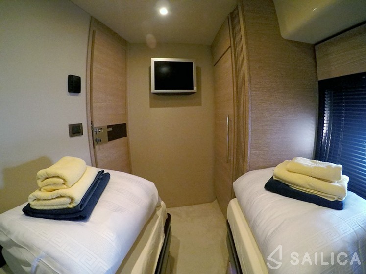 Azimut 58 - Yacht Charter Sailica