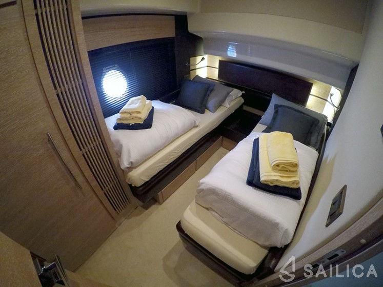 Azimut 58 - Yacht Charter Sailica