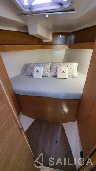 Elan E4 - Yacht Charter Sailica