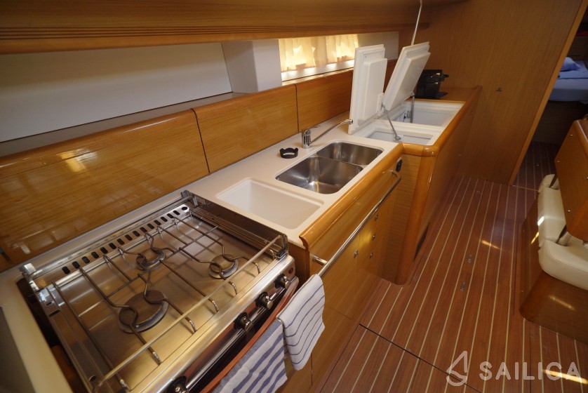 Sun Odyssey 49i - Yacht Charter Sailica