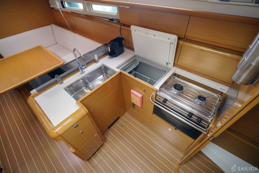 Sun Odyssey 409 - Yacht Charter Sailica