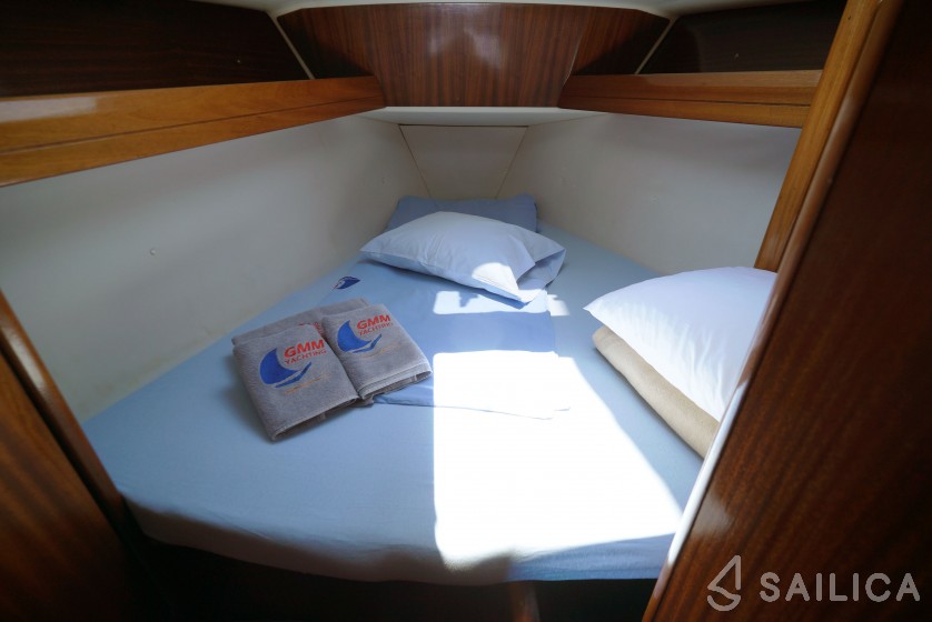 Bavaria 42 - Yacht Charter Sailica