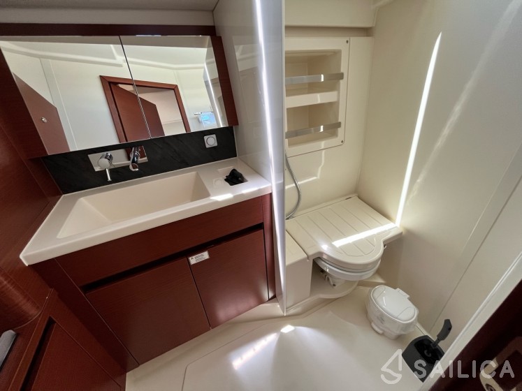 Hanse 418 - Yacht Charter Sailica