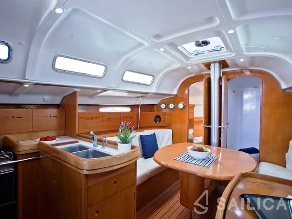 First 40.7 - Yacht Charter Sailica