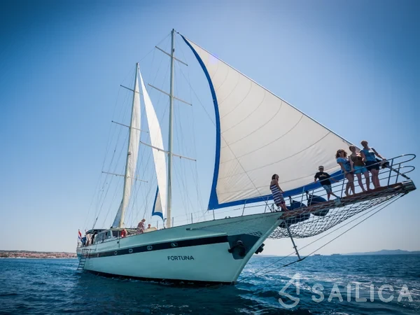 Gulet - Yacht Charter Sailica