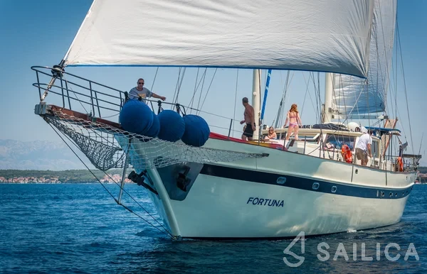 Gulet - Yacht Charter Sailica